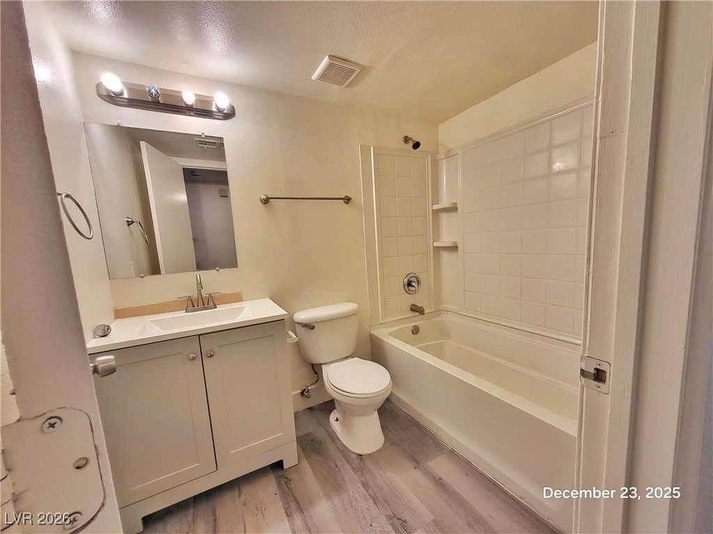 4264 Tara Avenue 2 — photo 5 of 10