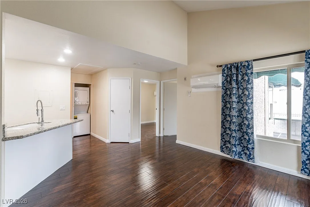 450 Elm Drive 206 — photo 4