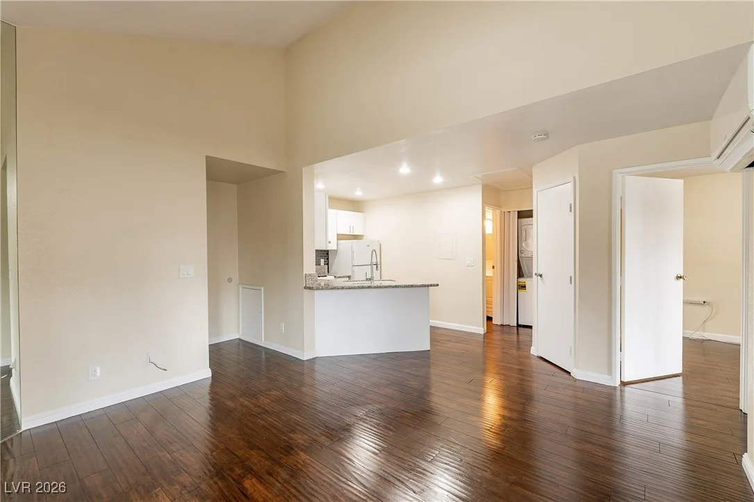 450 Elm Drive 206 — photo 5
