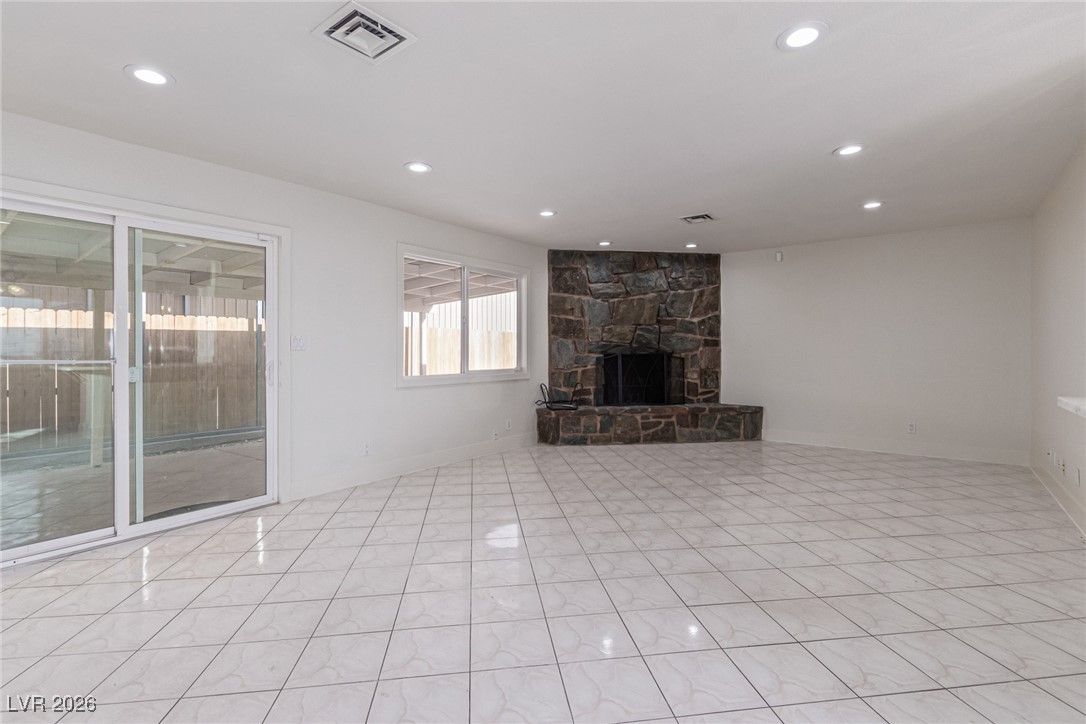 4626 West Warm Springs Road — photo 3
