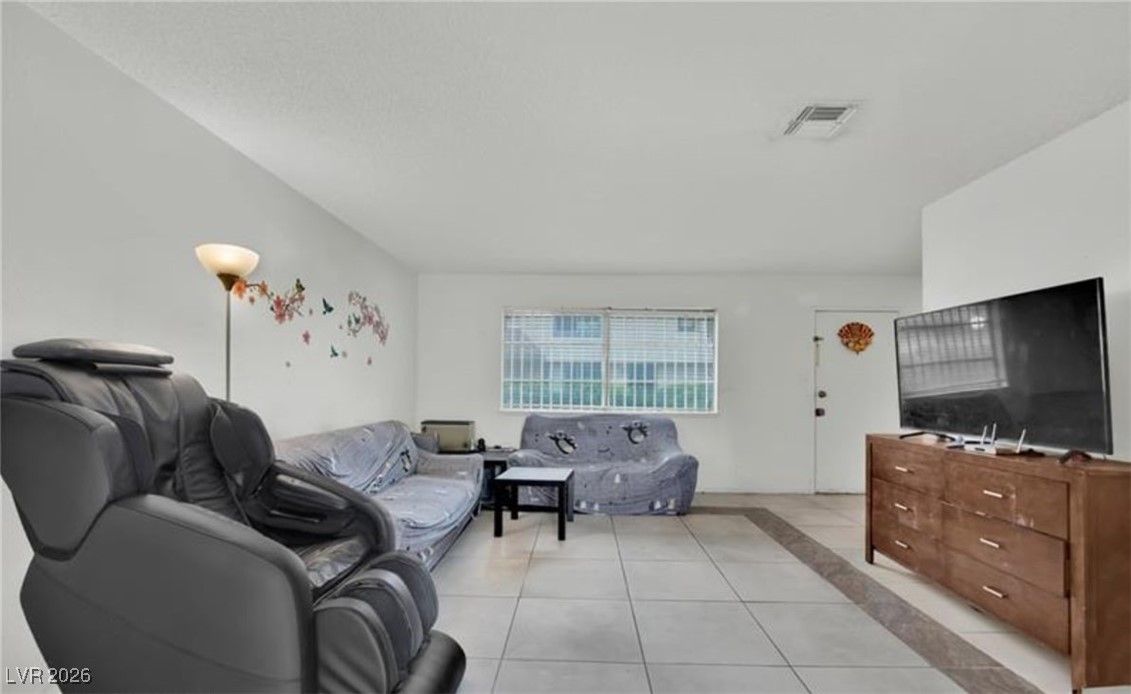 6133 Meadowgrass Lane — photo 4 of 21