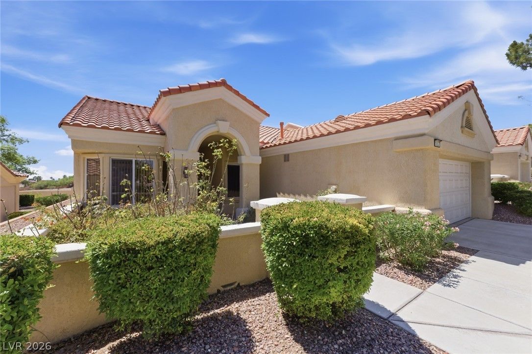 10527 Mission Lakes Avenue — photo 3 of 51