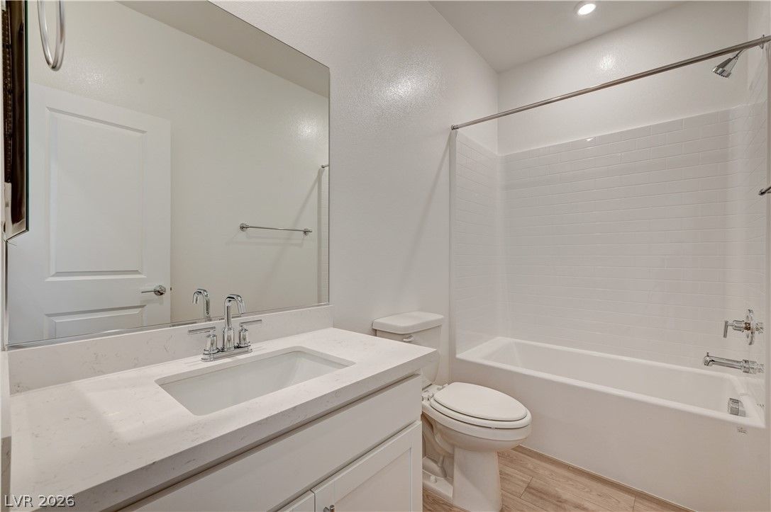 4007 Blooming Orange Avenue — photo 3 of 16