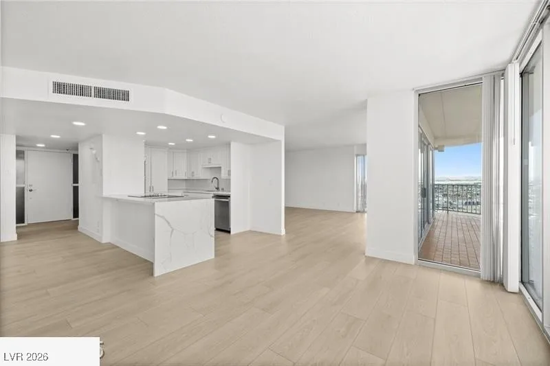 3111 Bel Air Drive 24G — photo 3