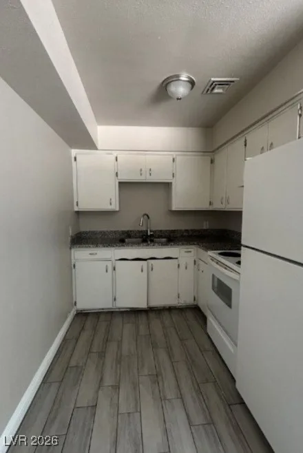 718 West Wilson Avenue 104 — photo 5 of 8