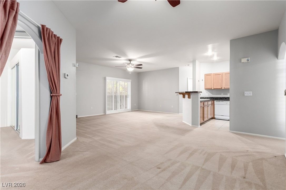 1708 Sky Of Red Drive 204 — photo 1