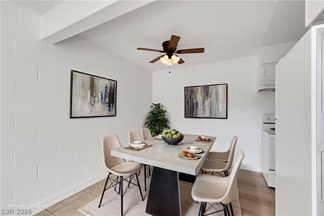 585 South Royal Crest Circle 16 — photo 2