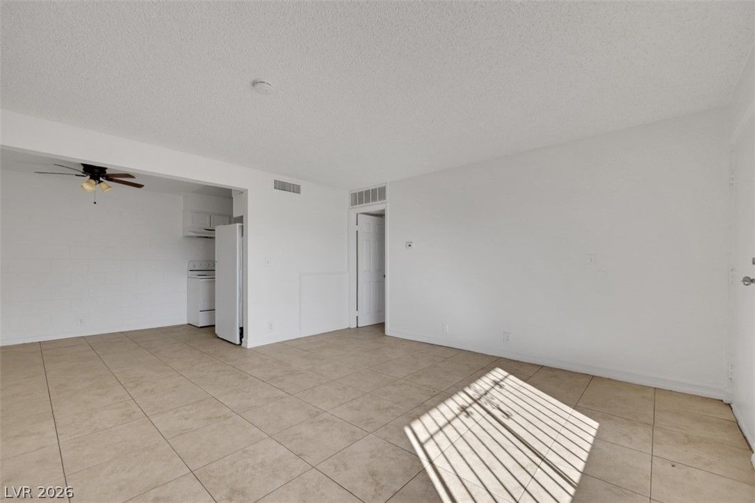 585 South Royal Crest Circle 16 — photo 5