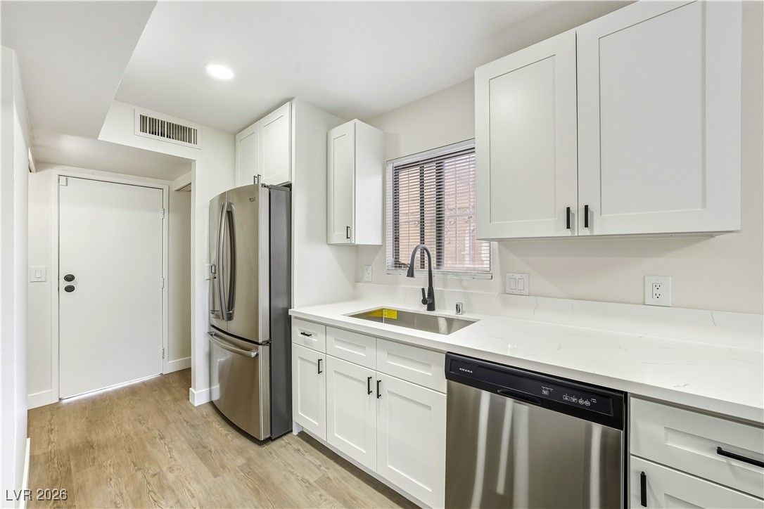 5248 Greene Lane B — photo 4