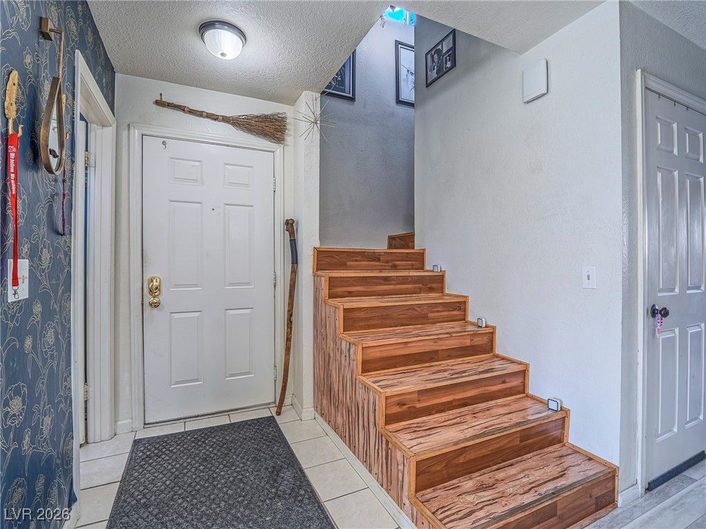 3363 Pavlo Street — photo 3