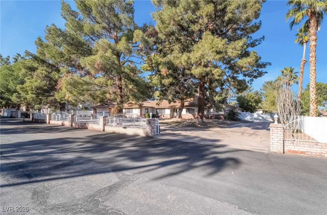 4250 East Quail Avenue — photo 5