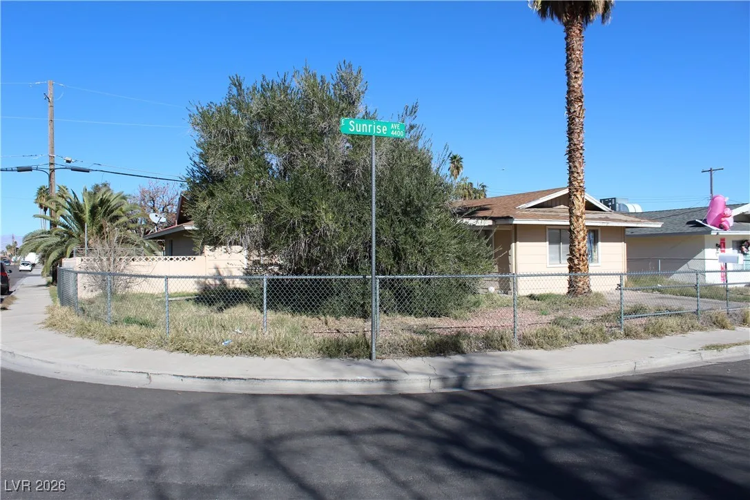4413 Sunrise Avenue — photo 3 of 3