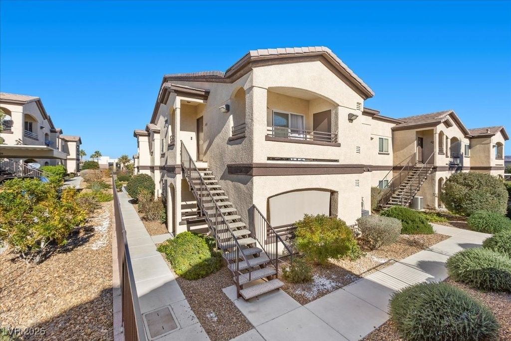 2291 West Horizon Ridge Parkway 11264 — photo 1