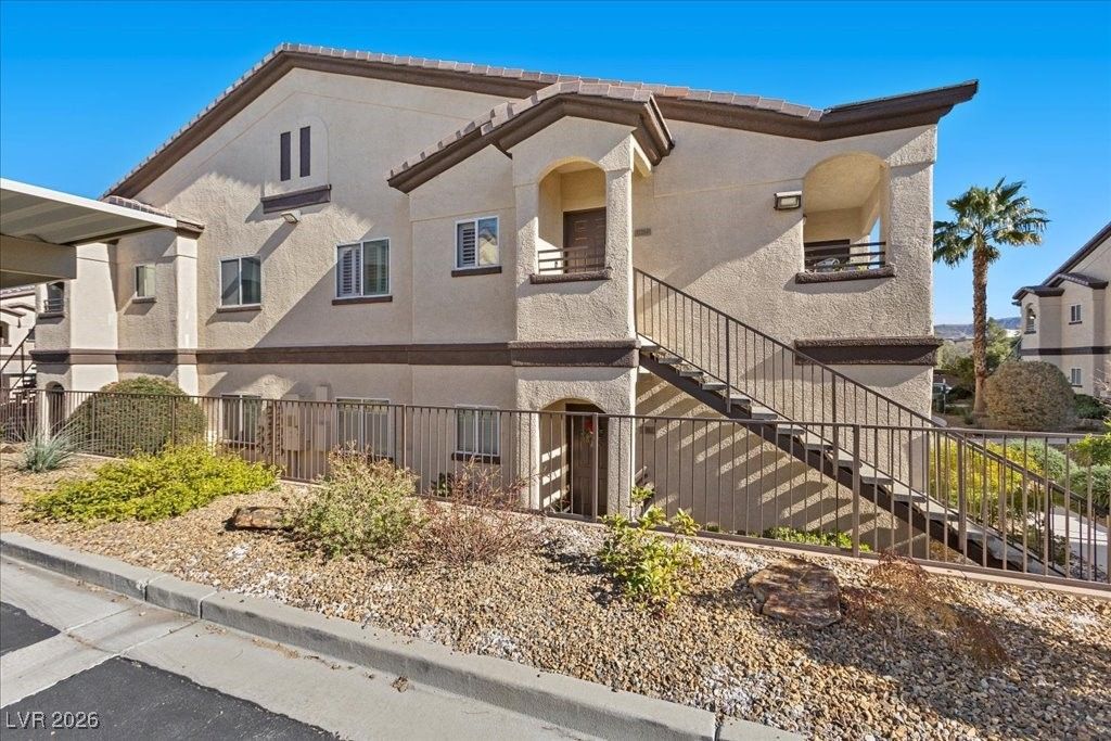 2291 West Horizon Ridge Parkway 11264 — photo 2