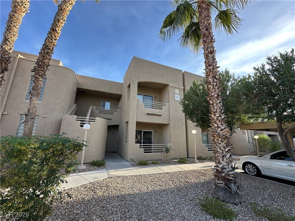 2191 Bay Club Drive 202 — photo 2
