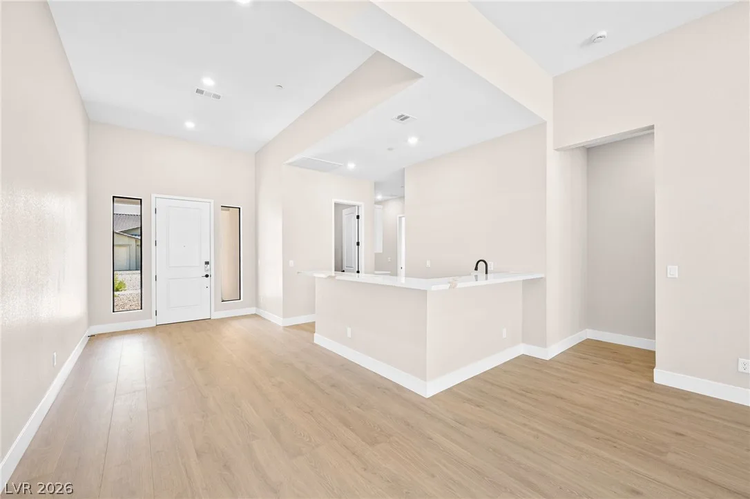 525 Stowell Avenue — photo 2
