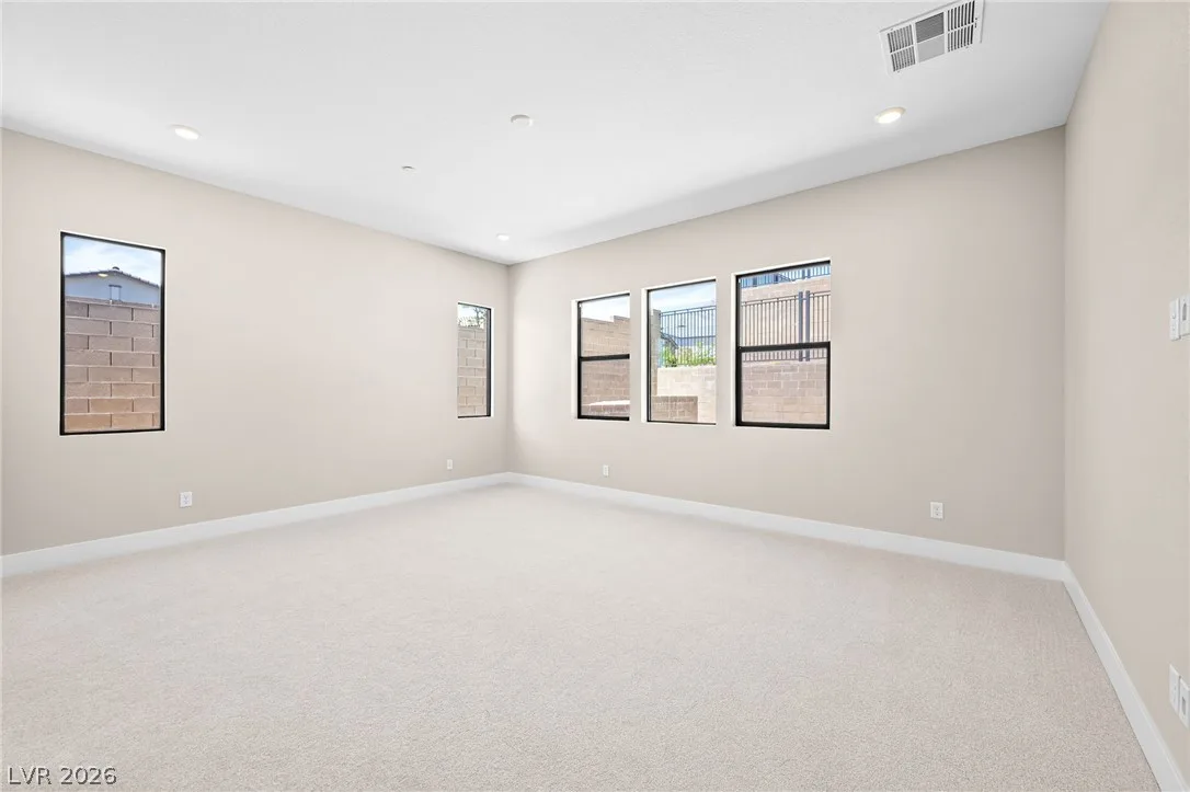 525 Stowell Avenue — photo 4