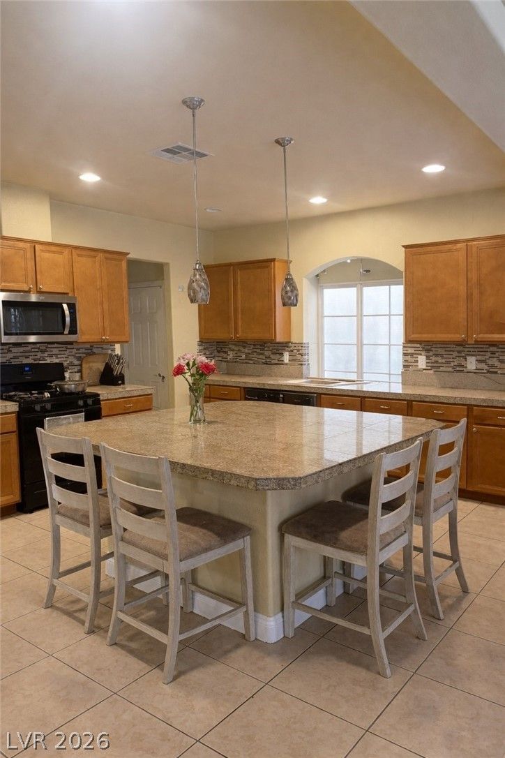 5224 Ledgewood Creek Avenue — photo 5 of 22