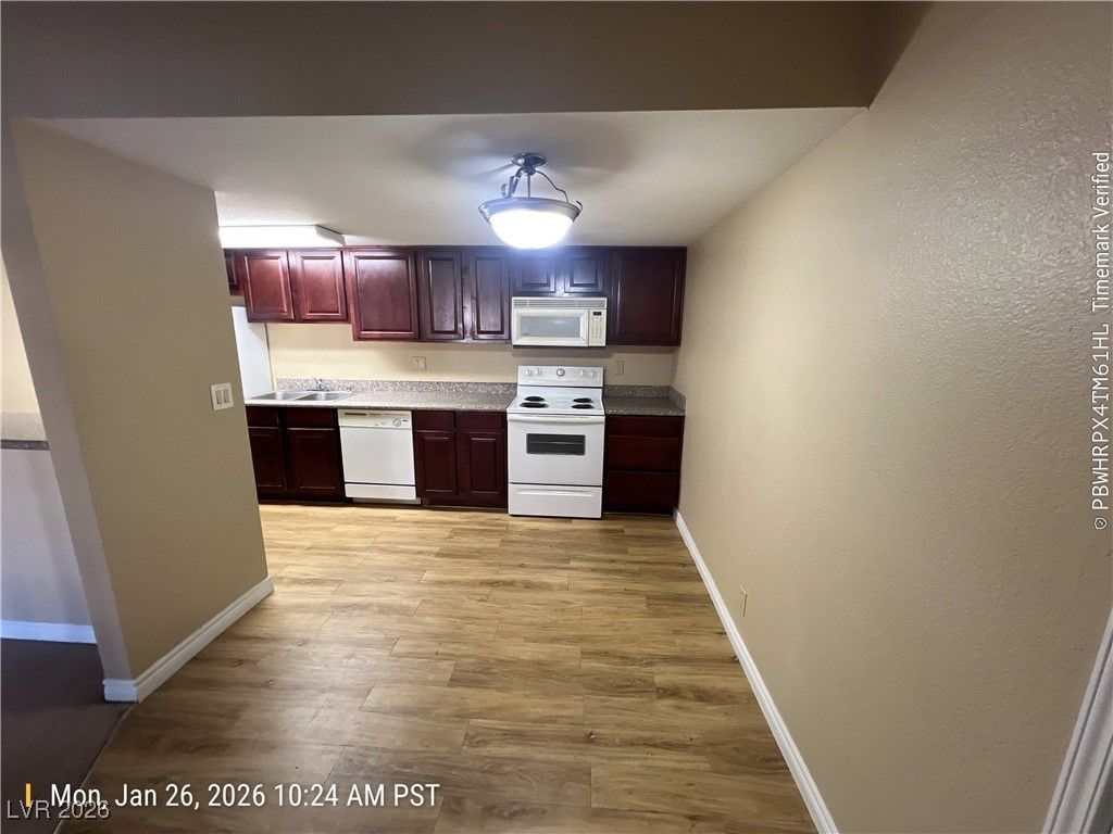 5242 River Glen Drive 441 — photo 3 of 11