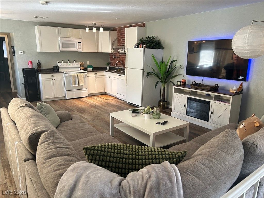 1481 Lorilyn Avenue 4 — photo 1