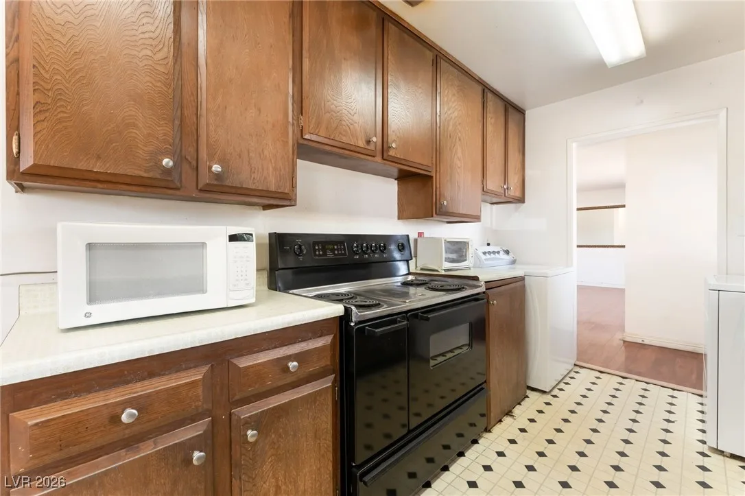 3091 Oxford Lane — photo 3