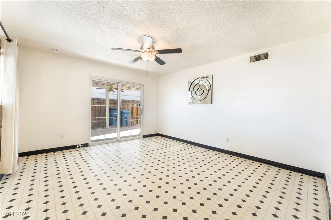 3091 Oxford Lane — photo 5
