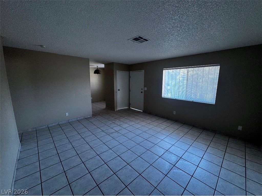 8 Britz Circle C — photo 2 of 7