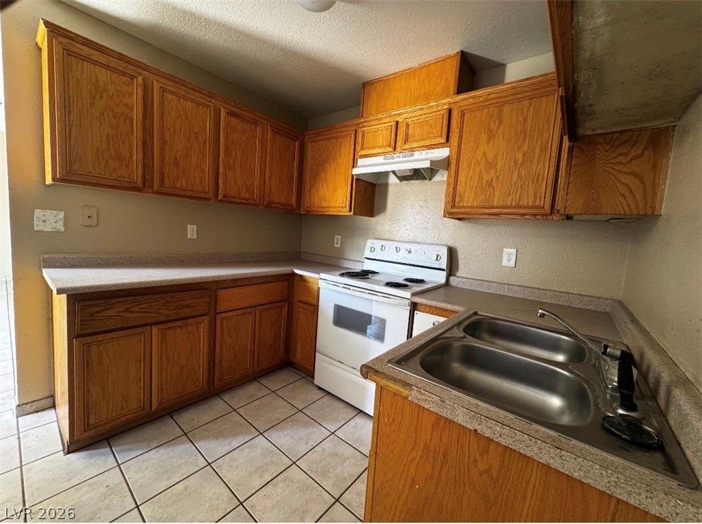 8 Britz Circle C — photo 4 of 7