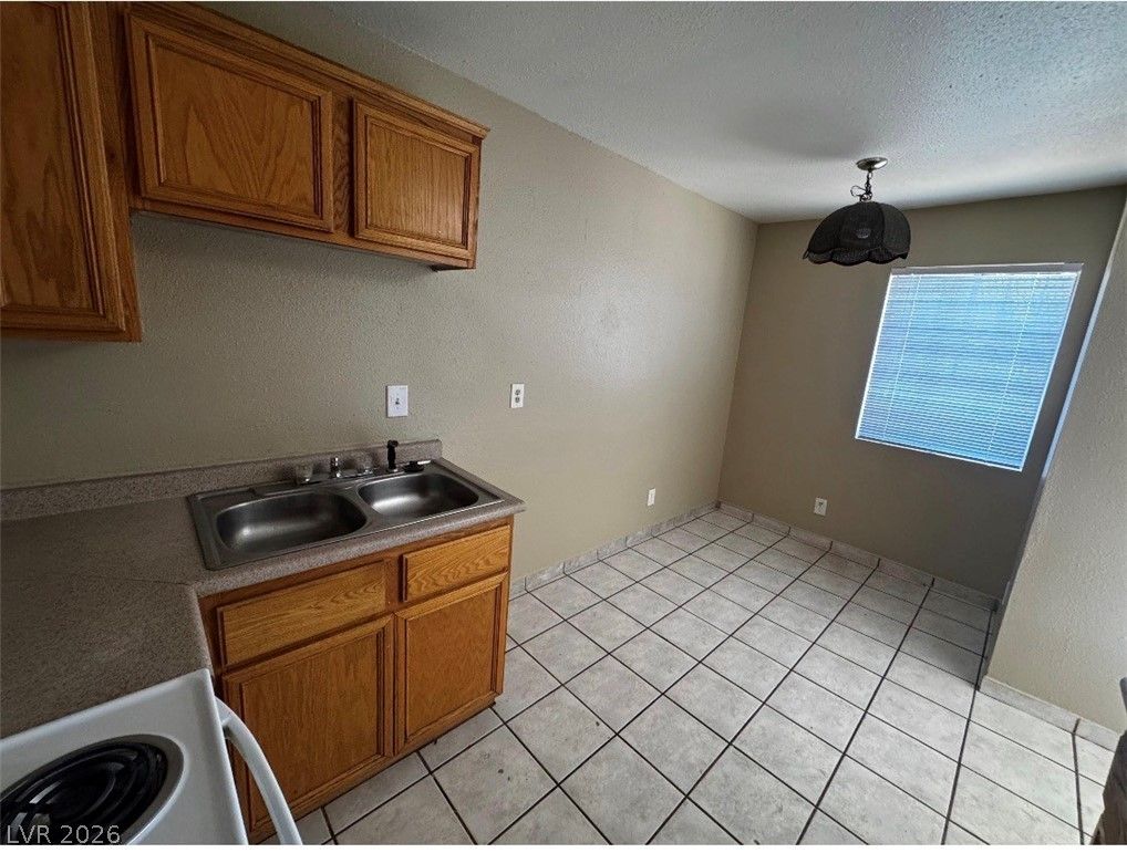 8 Britz Circle C — photo 5 of 7