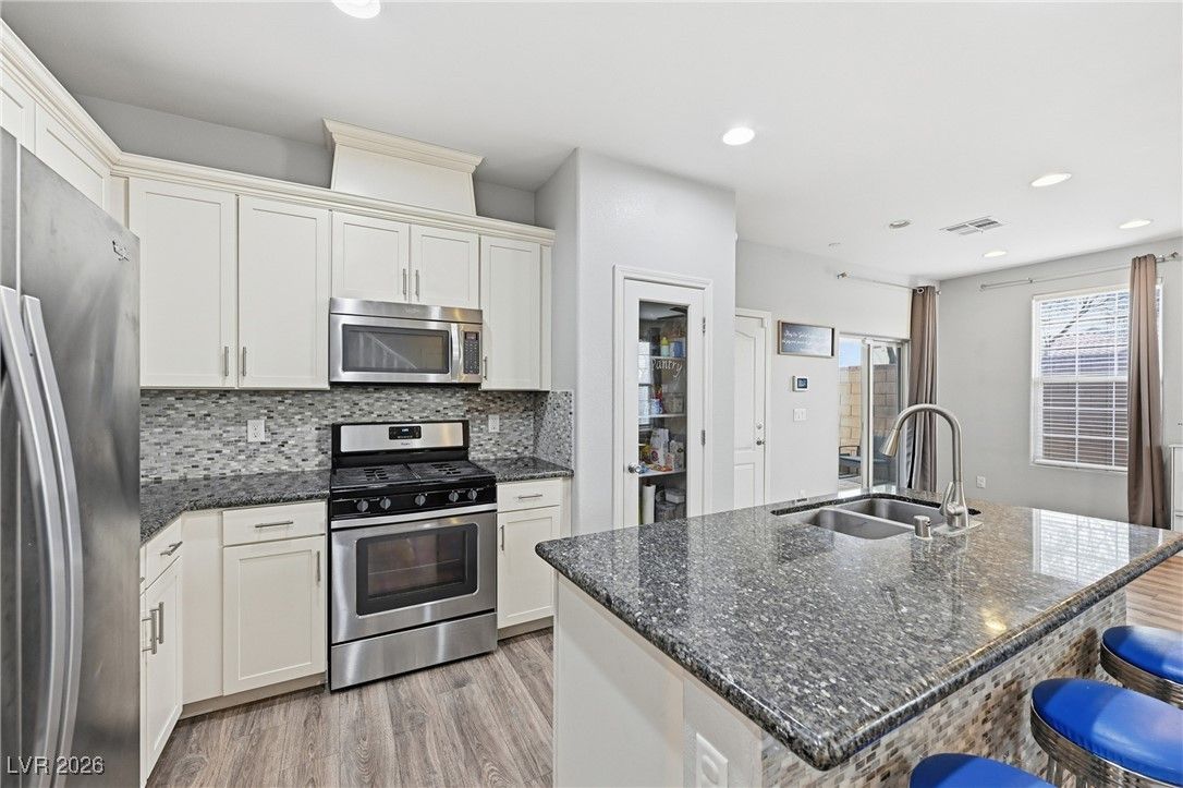 663 Swift Eagle Avenue — photo 4