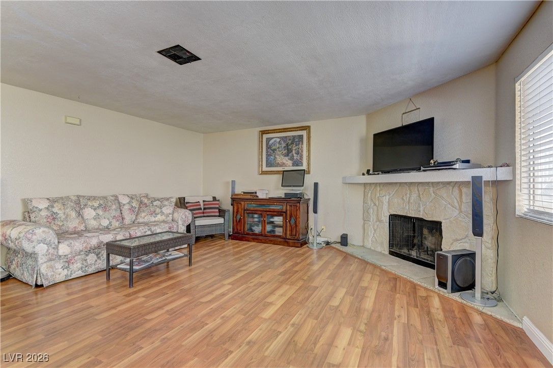 905 Rockview Drive 101 — photo 5 of 17