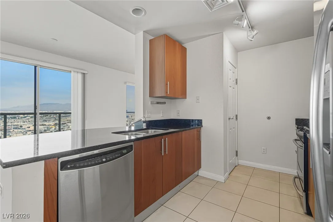 200 West Sahara Avenue 1909 — photo 3
