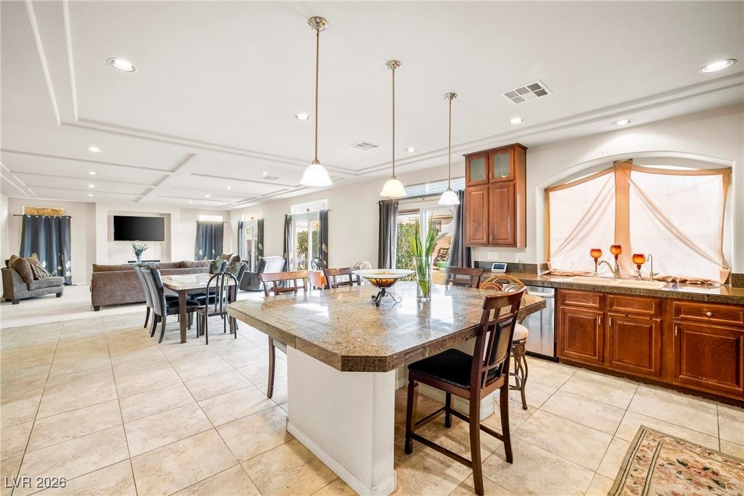 8276 Windsor Oaks Street — photo 4