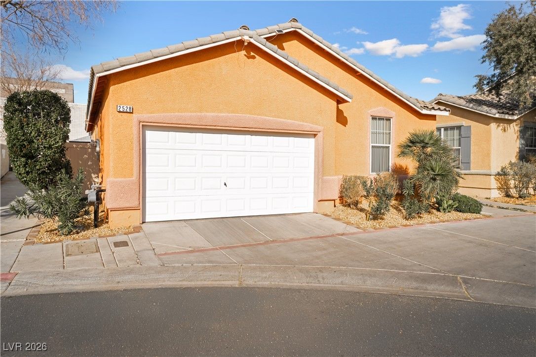 2528 Living Rock Street — photo 1