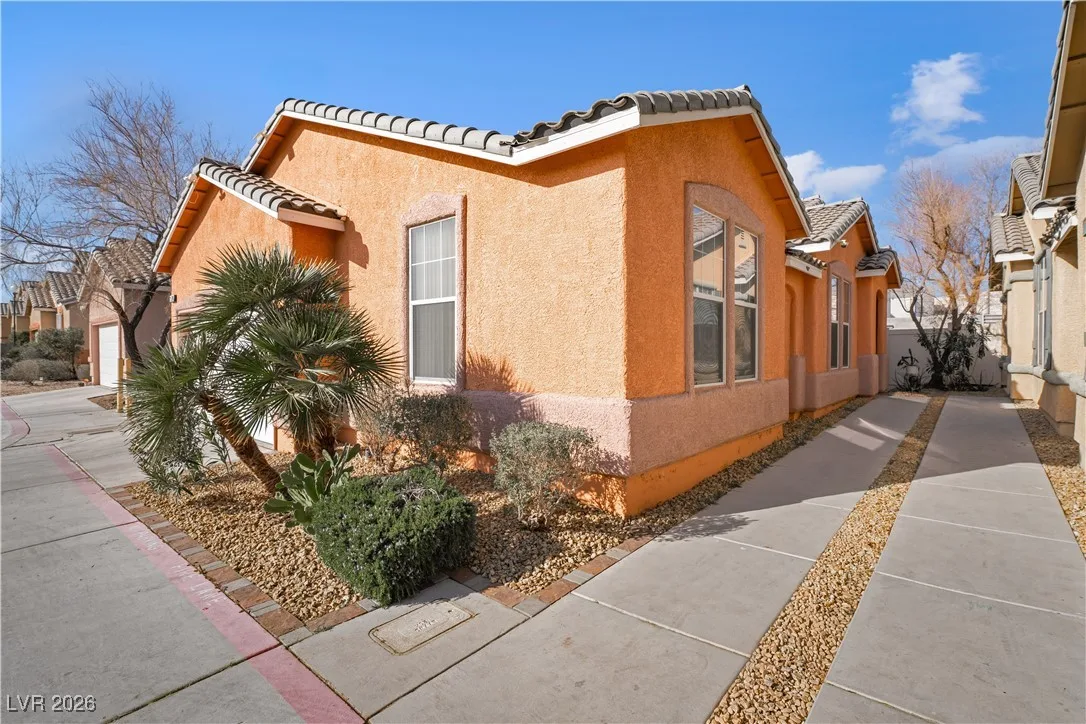 2528 Living Rock Street — photo 3
