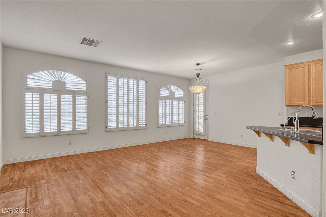 983 Coatbridge Street — photo 3 of 25