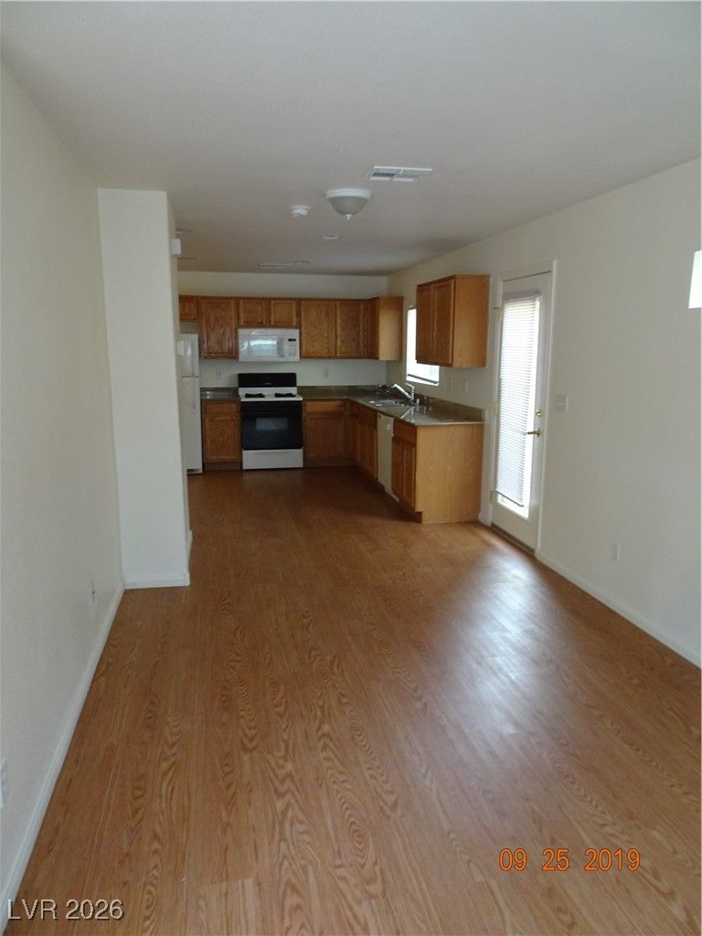 5247 Starter Avenue — photo 4 of 17