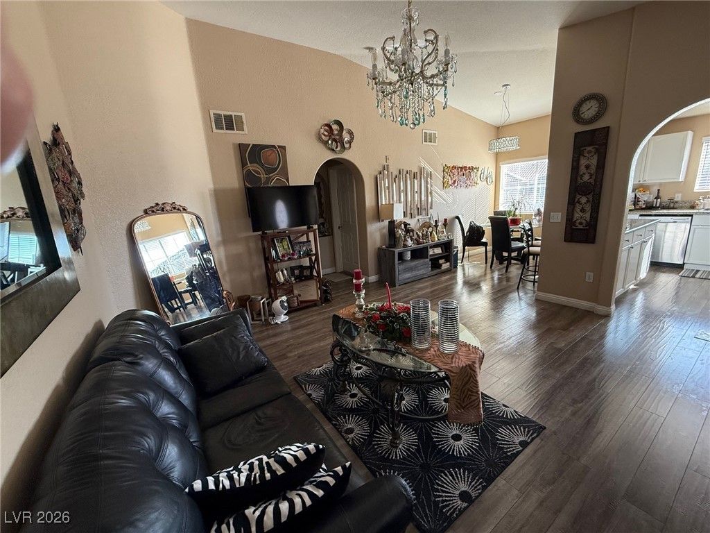 401 Amber Pine Street 202 — photo 4