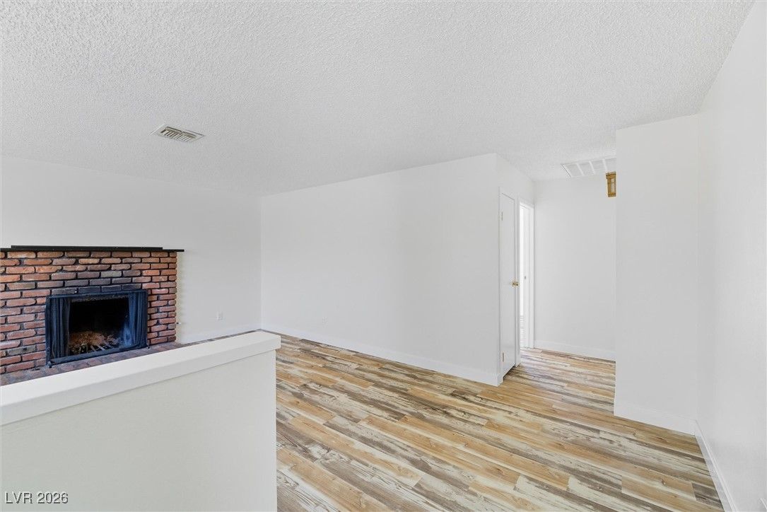 2710 South Rainbow Avenue — photo 3 of 27