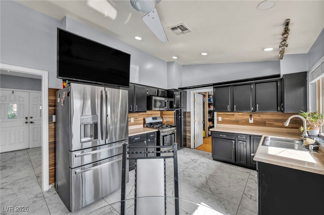 601 Cragin Park Drive — photo 3