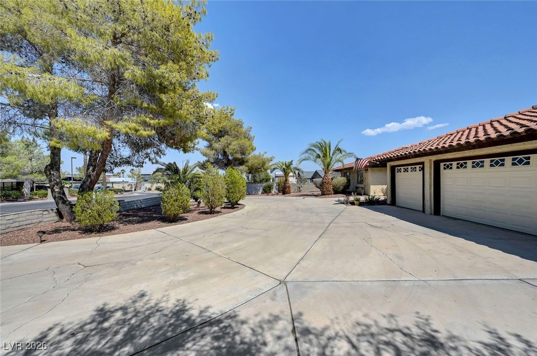 6975 Obannon Drive — photo 4