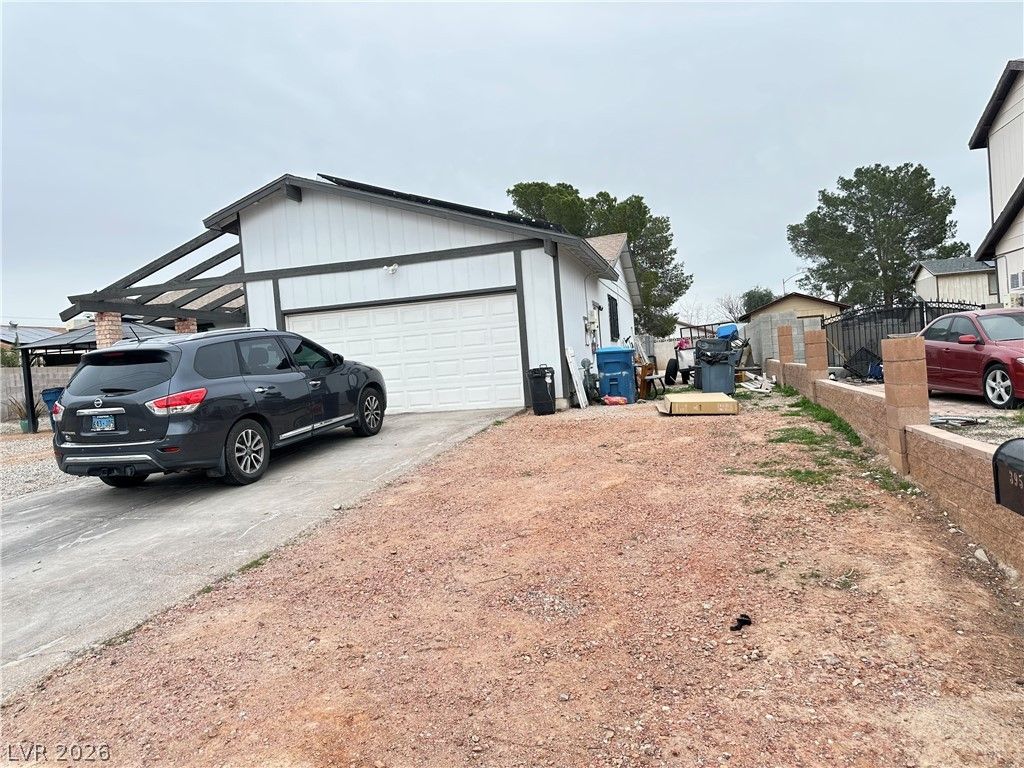 3954 North Walnut Road — photo 3 of 4