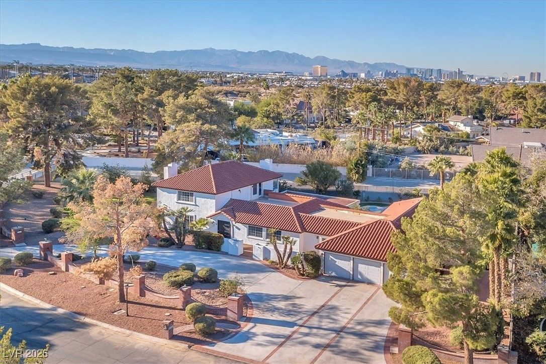 2868 Vista Del Sol Avenue — photo 3