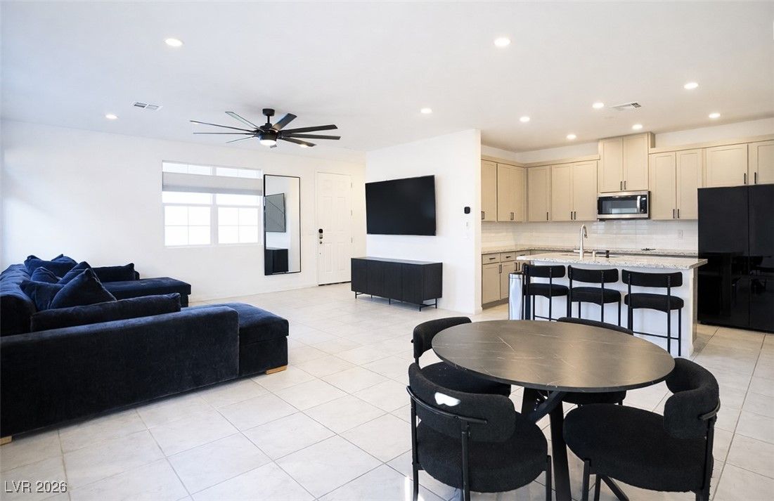 224 Vanhoy Avenue — photo 3 of 9