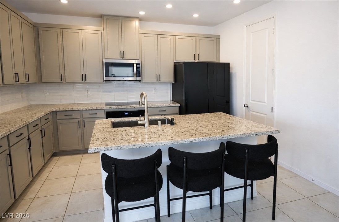 224 Vanhoy Avenue — photo 4 of 9
