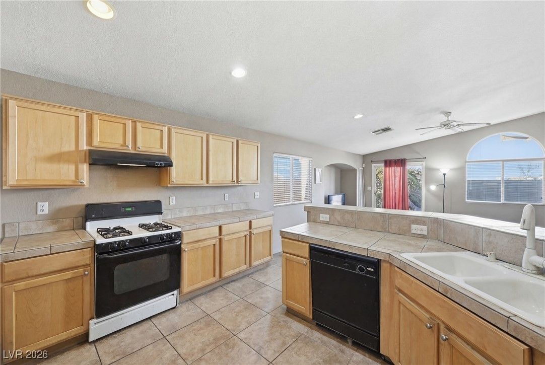 7674 Rainbow Cove Drive — photo 3
