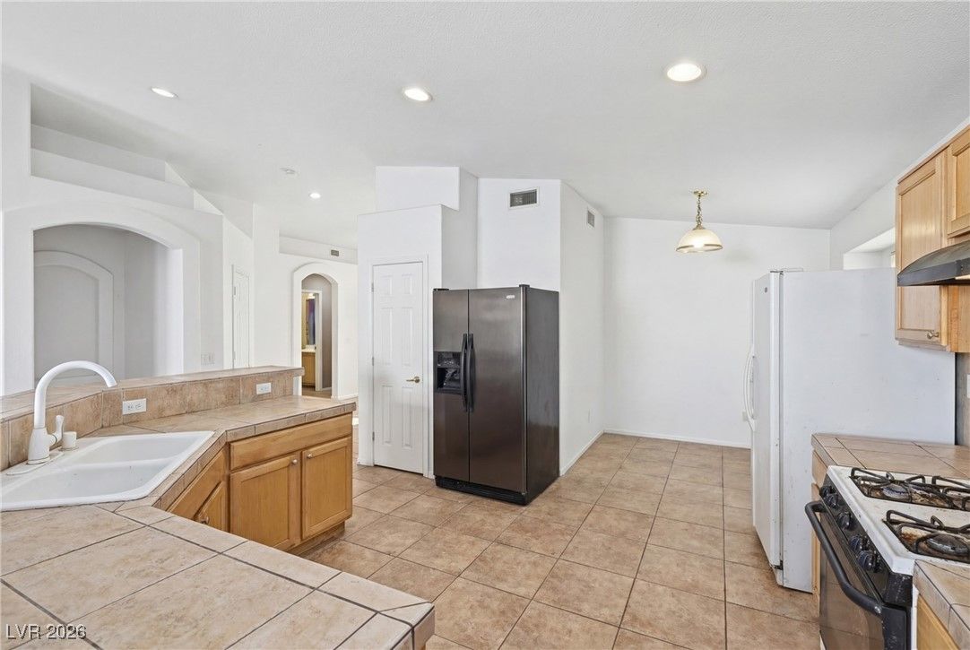 7674 Rainbow Cove Drive — photo 4