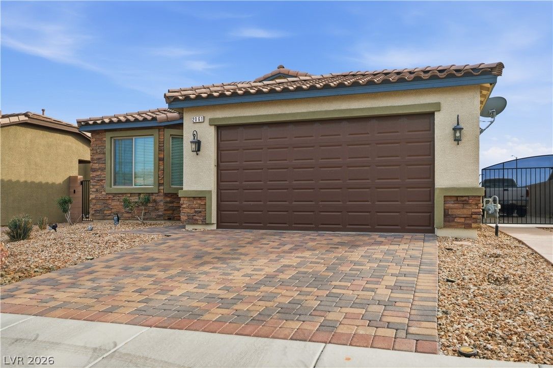 2061 Hunt Woods Court — photo 4 of 35
