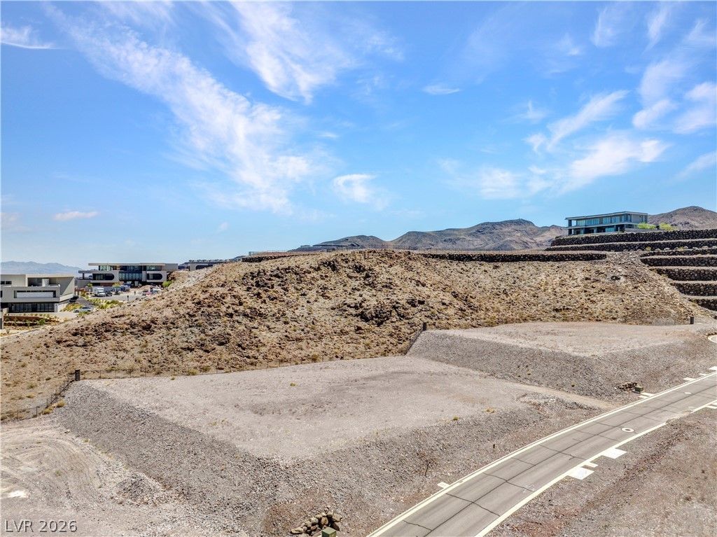 10 Horseshoe Rock Court — photo 2 of 7