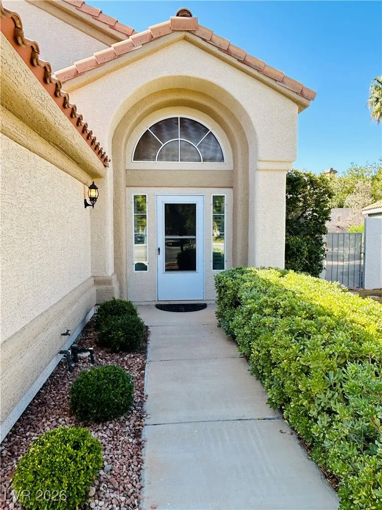 1449 Desert Hills Drive — photo 3